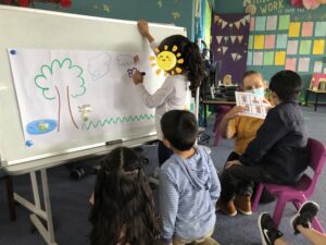 Kindy group participants observe a peer draw.